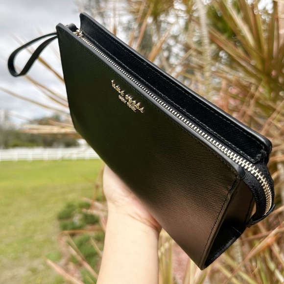 Kate Spade ♠️ Spencer Gusseted Wristlet - Picture 2 of 3
